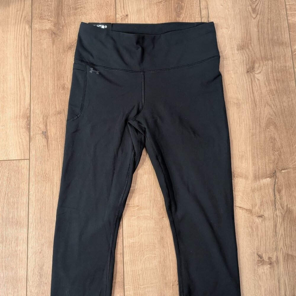NWT Under Armour - high rise fitted capri